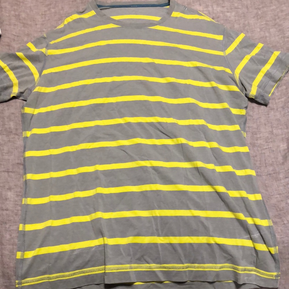 Men’s Lululemon shirt
